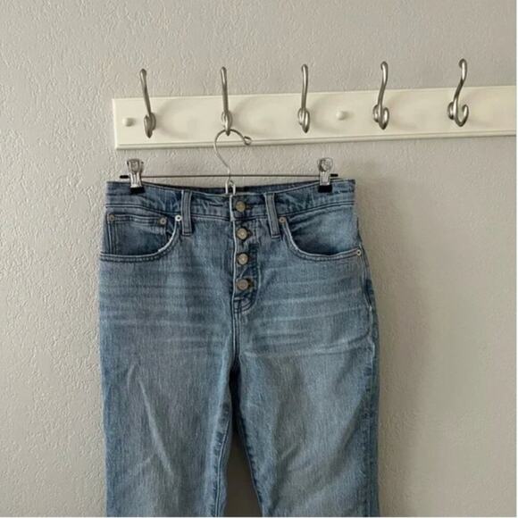 Madewell Cali Demi-Boot Jeans in Dory Wash: Comfort Stretch Edition - Picture 4 of 9